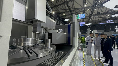 通用技術(shù)齊二機(jī)床兩款產(chǎn)品亮相CCMT2024，展現(xiàn)國(guó)產(chǎn)高端裝備硬實(shí)力